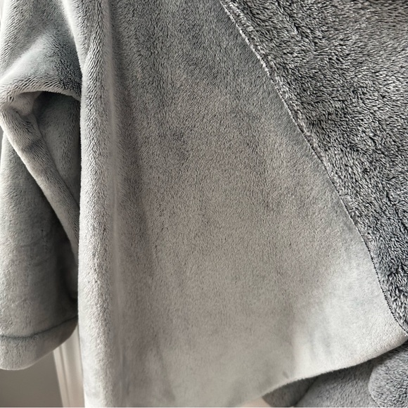 Le Chat Lingerie Ultra Soft Faux Fur Lounge Cardigan in Excellent Condition - Picture 7 of 11